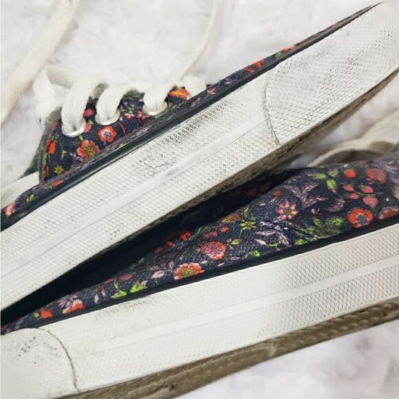 American Eagle size 6 sneaker with floral wildflowers and bird print 🐦 🌼 - Picture 6 of 10